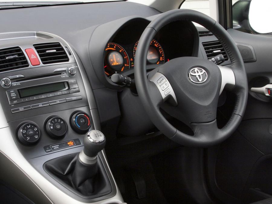  Toyota Auris 5-Door 2007 года  (UK) (фото 15 из 15)